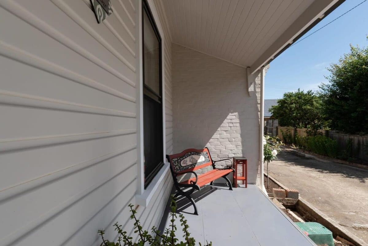 Cosy Accommodation Moments From The Centre Of Town With Wifi Launceston Exterior photo